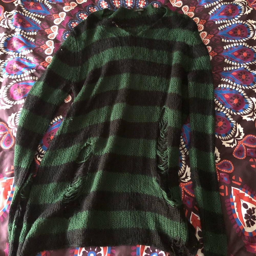 Widow sweater